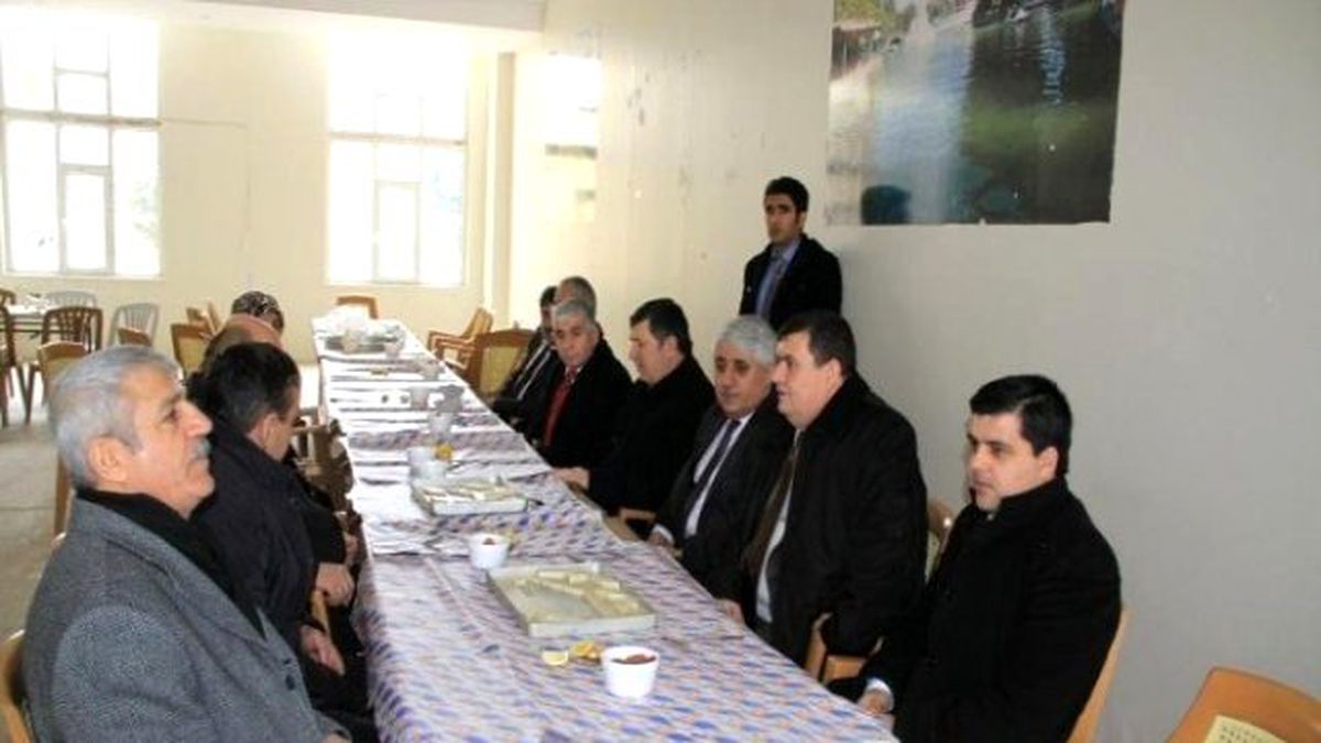 Sorgun Belediye Başkanı Ahmet Şimşek, Belediye Çalışanlarıyla Arabaşı Yemeğinde Bir Araya Geldi