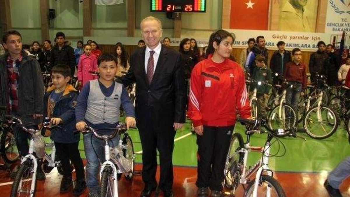 Sporculara Karne Hediyesi Olarak Bisiklet Verildi
