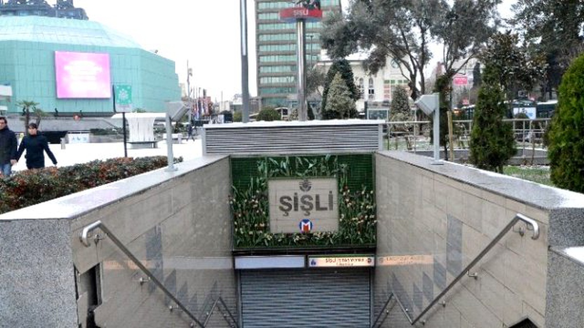 Şüpheli Paket Metro İstasyonunu Kapattırdı
