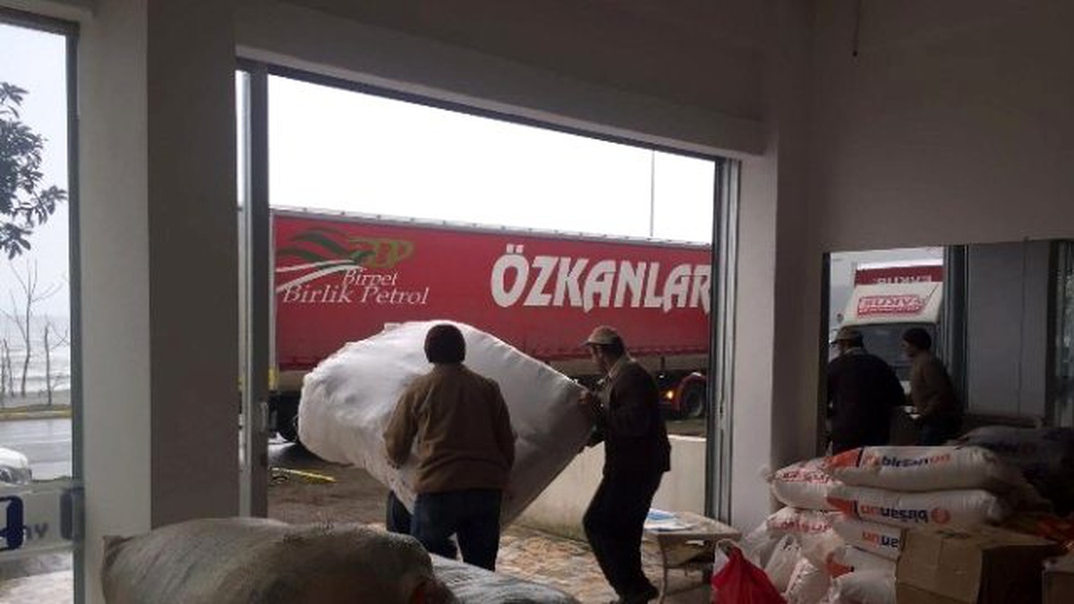 Ünye AK Parti\'den Türkmenlere 1 Tır Yardım