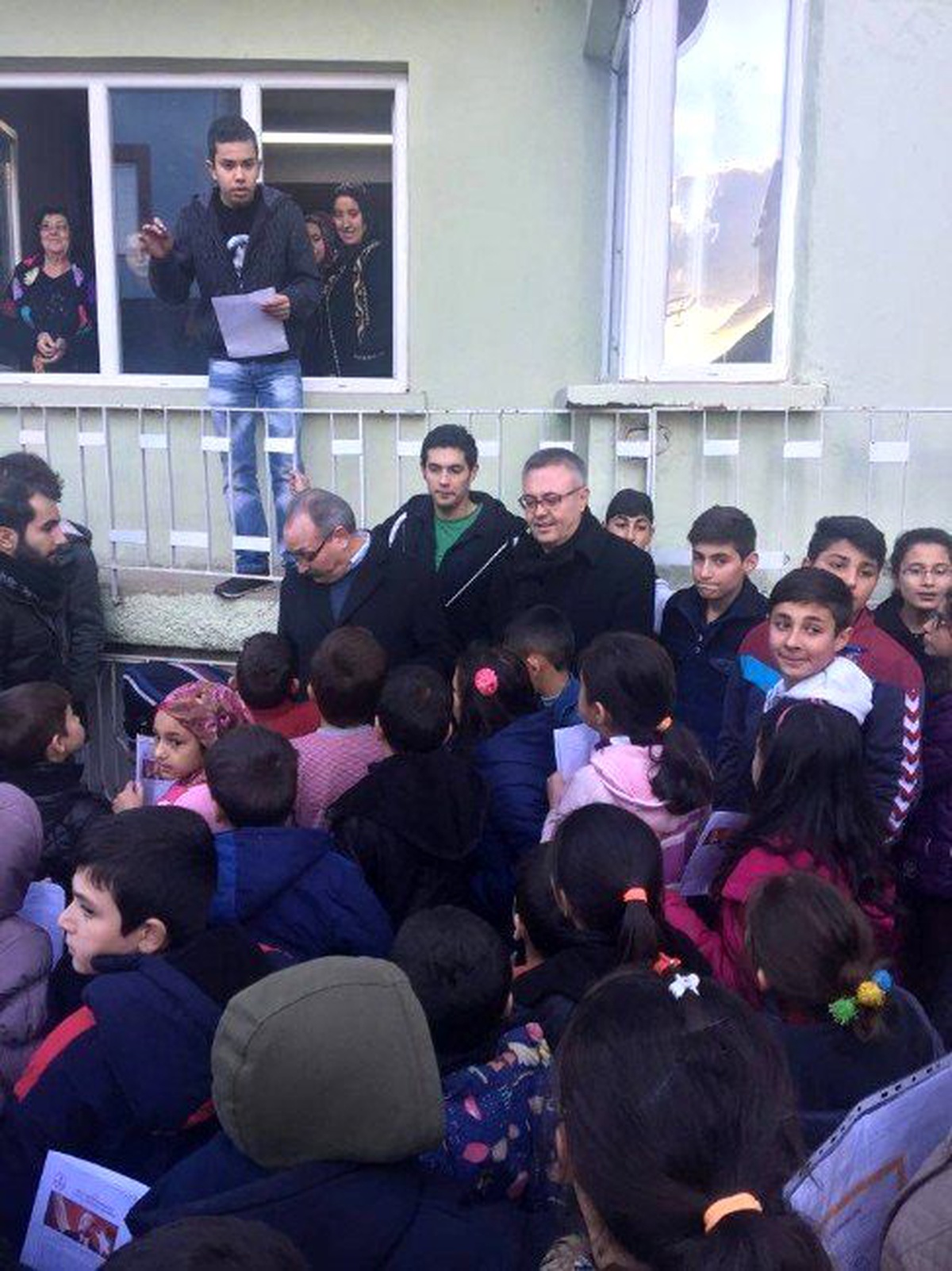 Uşak Chp, Ara Tatile Giren Öğrencilerin Sevincine Ortak Oldu