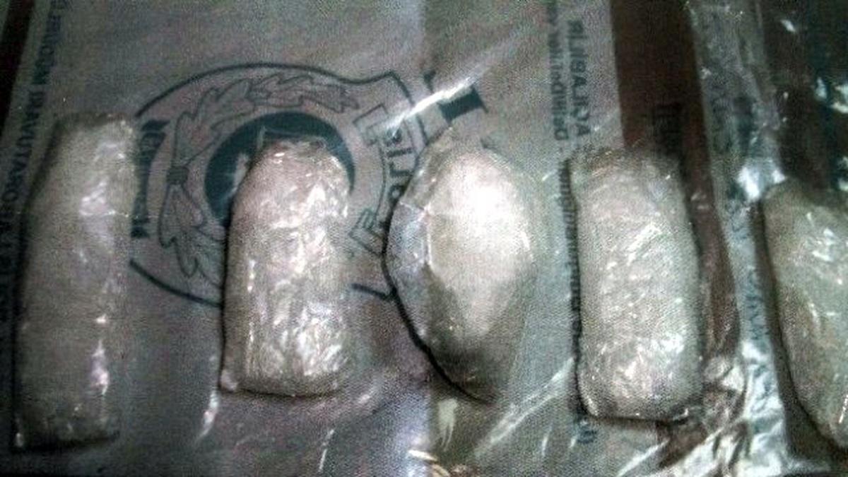 71 Yaşındaki Kadın 1 Kilo Uyuşturucu ile Yakalandı