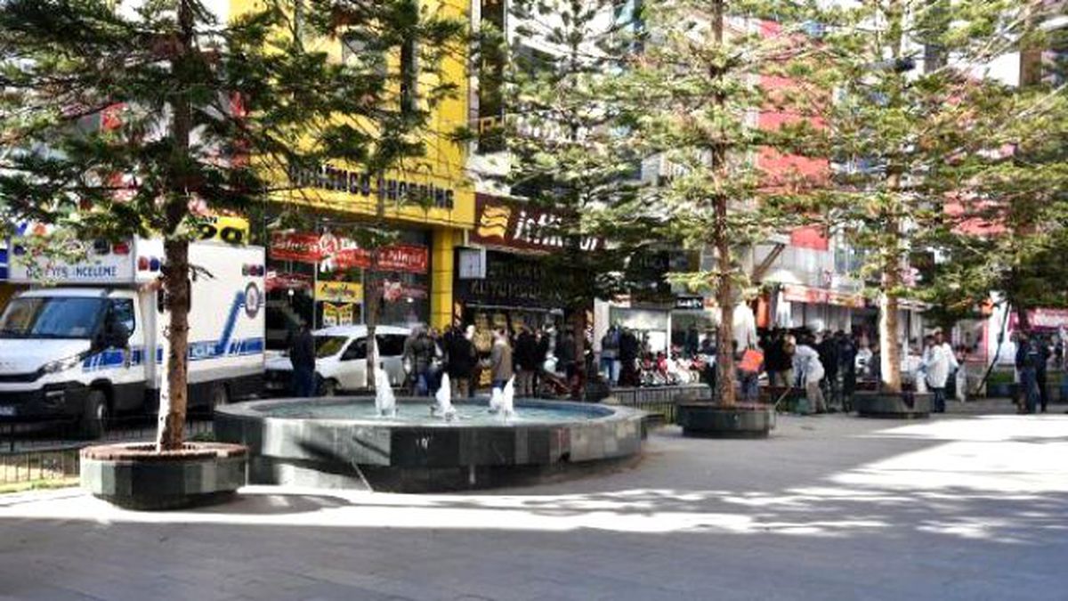 Antalya\'da Çöp Kovasında Patlama: 2 Yaralı (2)- Yeniden