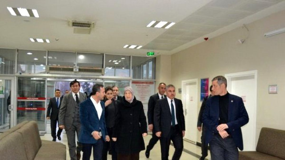 Bakan Ramazanoğlu, Cami İnşaatında Yaralanan İşçileri Ziyaret Etti