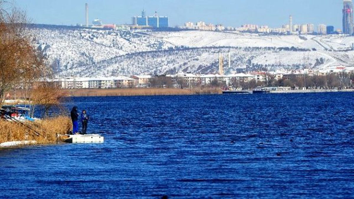 Beyaza Bürünen Mogan Gölü Görsel Şov Sunuyor