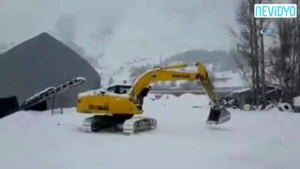 Macera severler, İş Makinesine Bağladıkları Lastik Şamriyelle Kaydı