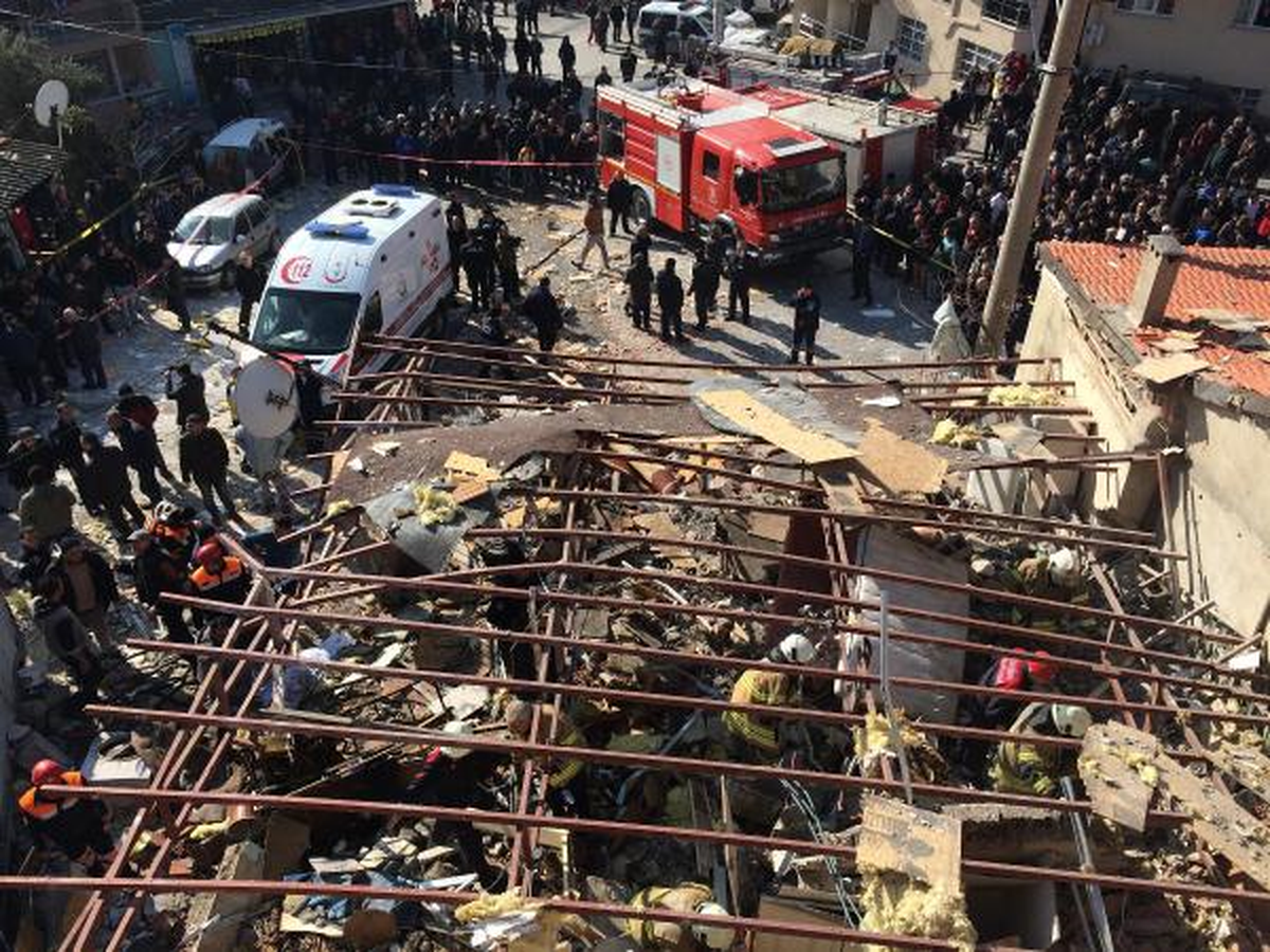 Buca\'da Evde Patlama: 1 Ölü, 2 Yaralı (2)- Yeniden
