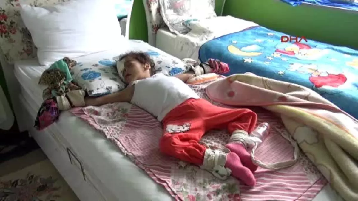 Bursa Minik Selen, Kendisine Zarar Vermesin Diye Yatağa Bağlanıyor