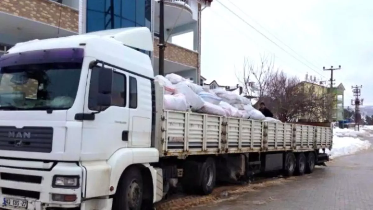 Derebucak\'tan Bayır-bucak Türkmenleri\'ne Yardım Eli