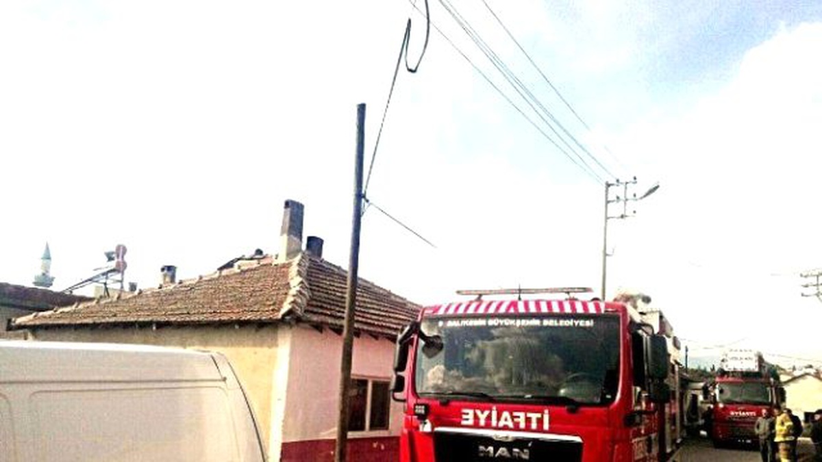 Edremit\'te Evi Tamamen Yanmaktan Zamanında Müdahale Kurtardı