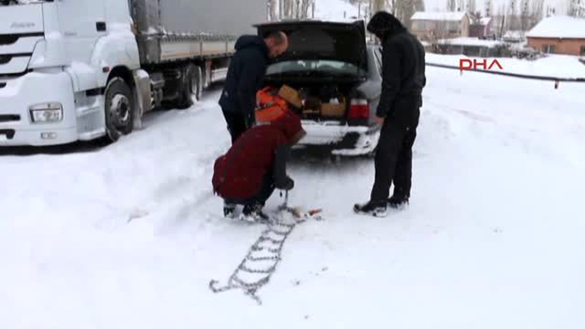 Erzurum Yolda Mahsur Kalanlar Horon Çekerek Isındılar