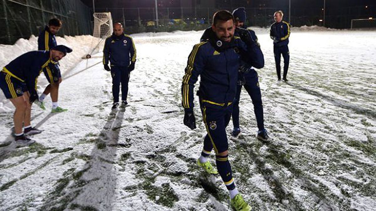 Fenerbahçe İdmanına Kar Engeli