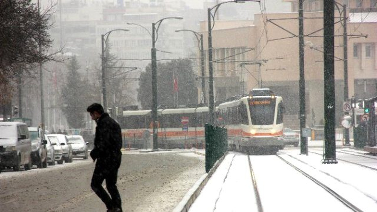Gaziantep\'te Aniden Etkili Olan Dolu Hayatı Felç Etti