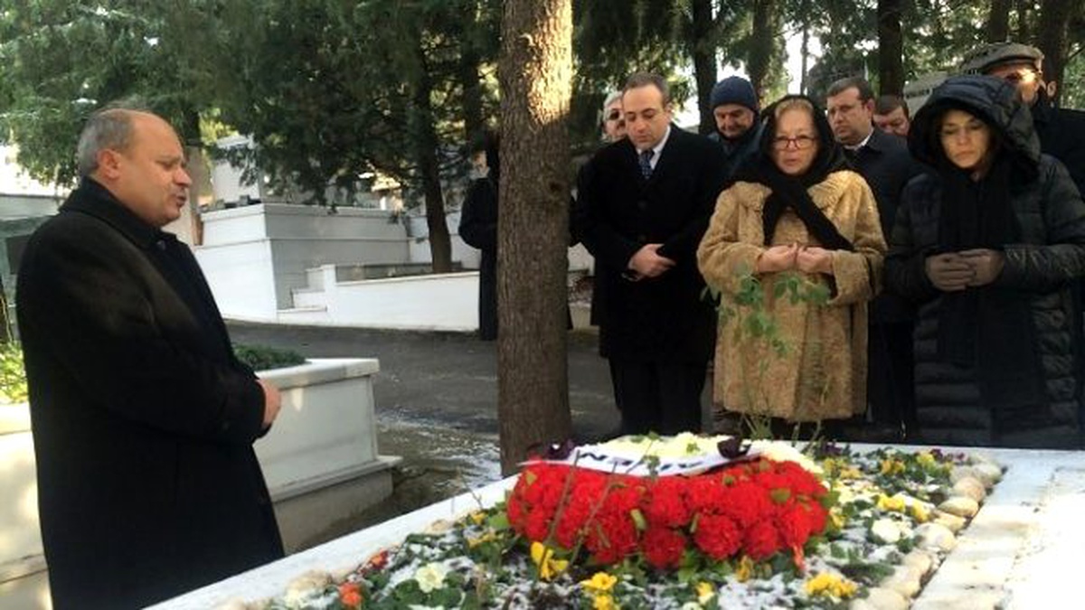 İsmal Cem Ölümünün 9. Yılında Mezarı Başında Anıldı