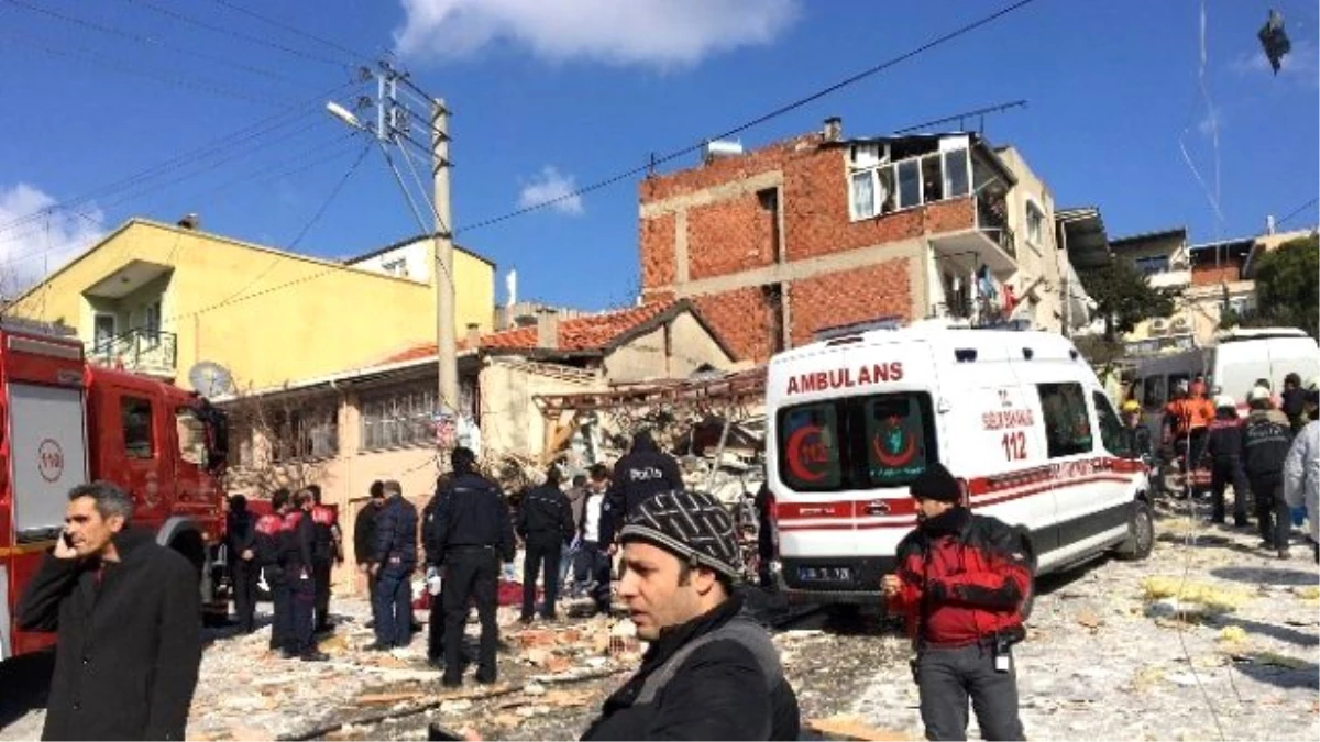İzmir\'deki Patlamada Evden Barut İçeren Parçalar Çıktı