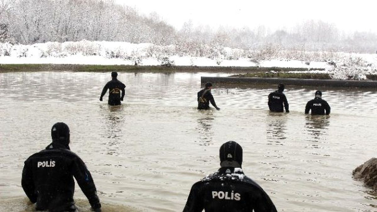 Kaybolan Avcıyı Bulmak İçin Irmağa Set Çekildi