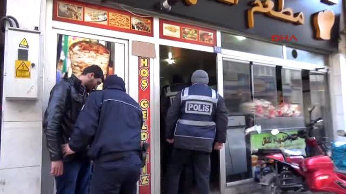 Polis, Konya\'da Suriyeli Mahallesine Operasyon Düzenledi