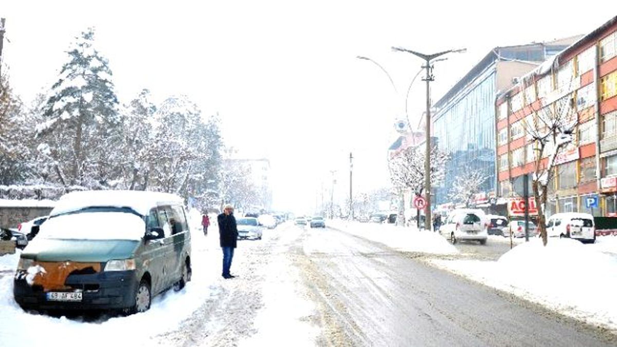 Muş\'ta 77 Köy Yolu Ulaşıma Kapandı