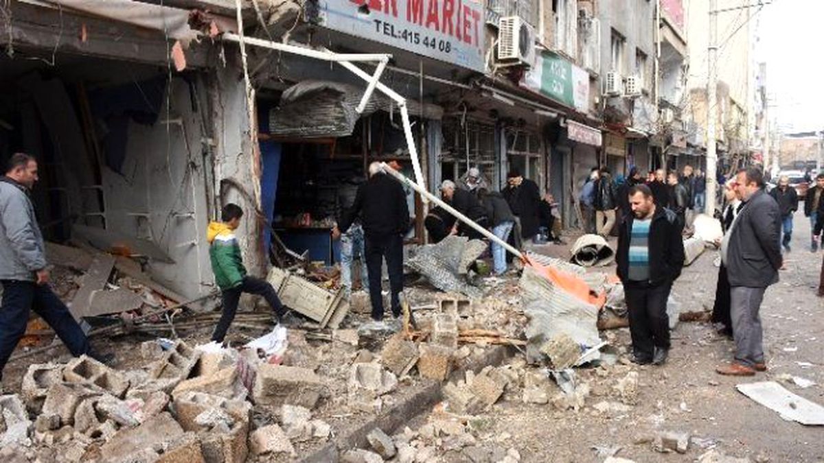 Nusaybin\'de Polis Aracına Saldırı