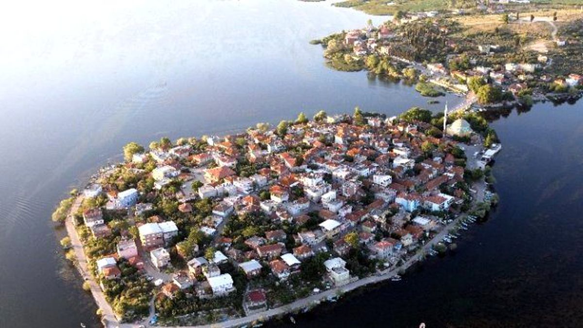 Ulubat Köyünde Bütün Evler Yalı Oldu