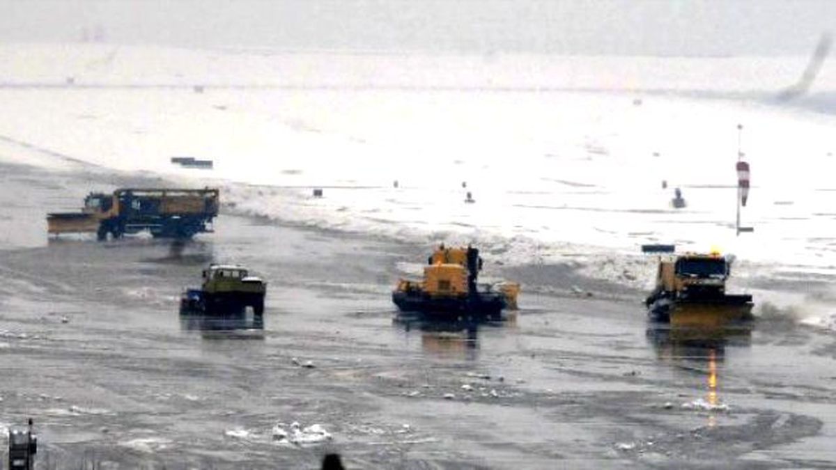 Trabzon\'da Hava Ulaşımına Kar Engeli