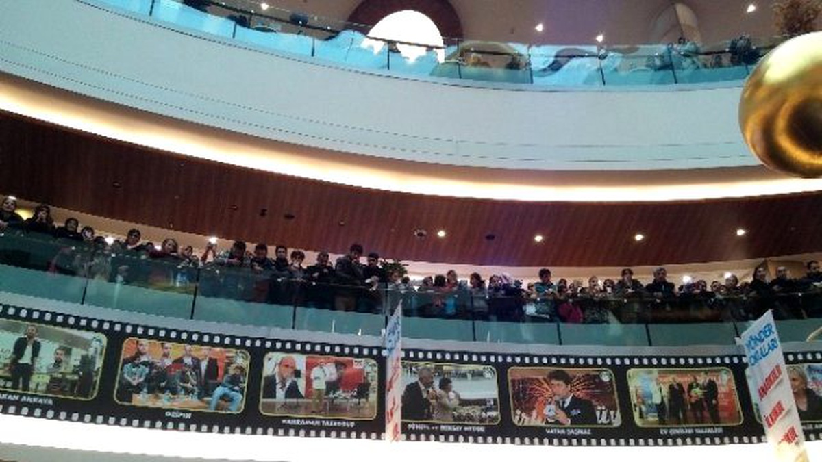 Ünlü Sanatçı Alişan Malatya\'da Hayranlarıyla Buluştu