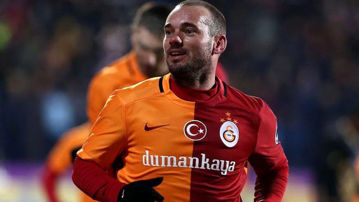 Wesley Sneijder Bombaladı!