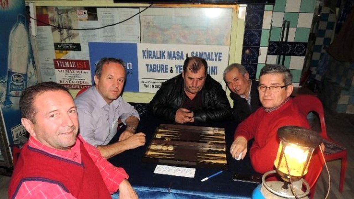 Yetenekli Genç Gitarıyla Tavlacıları Coşturdu