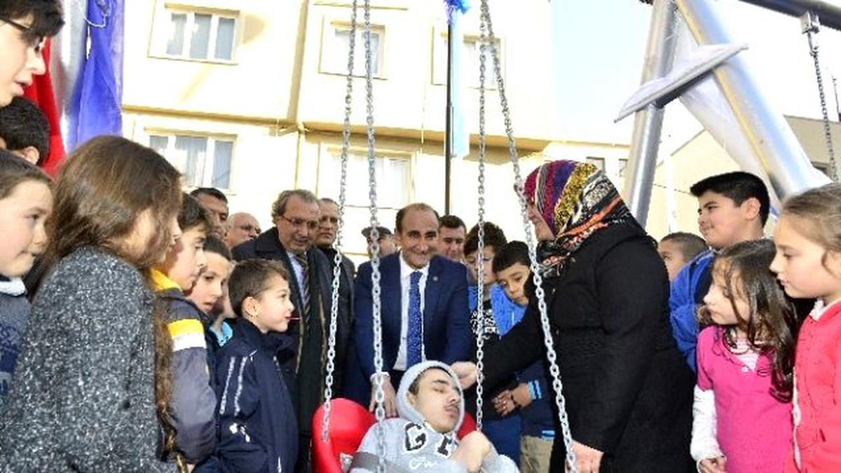 Yıldırım\'da Parkların Tabelaları Çok Farklı