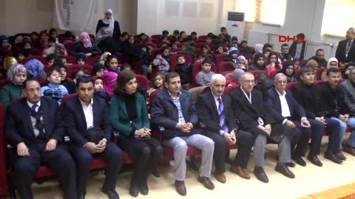 Suriyeli Çocuklar, Yaşadıkları Savaşı Tiyatro ile Anlatırken Gözyaşlarını Tutamadı