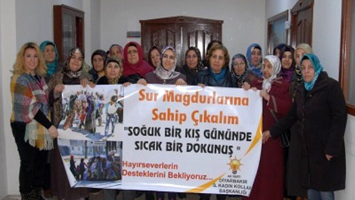 AK Partili Kadınlardan Sur\'dan Göç Eden Ailelere Yardım Kampanyası