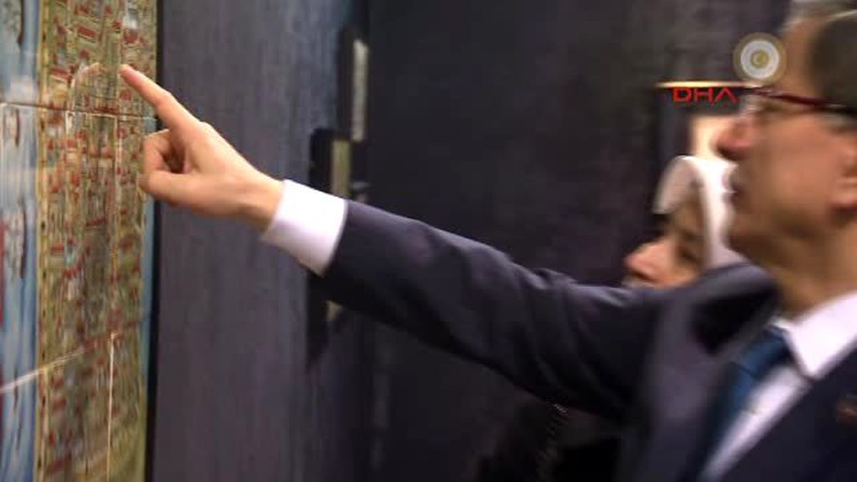 Başbakan Davutoğlu, Matrakçı Nasuh Sergisi\'ni Gezdi