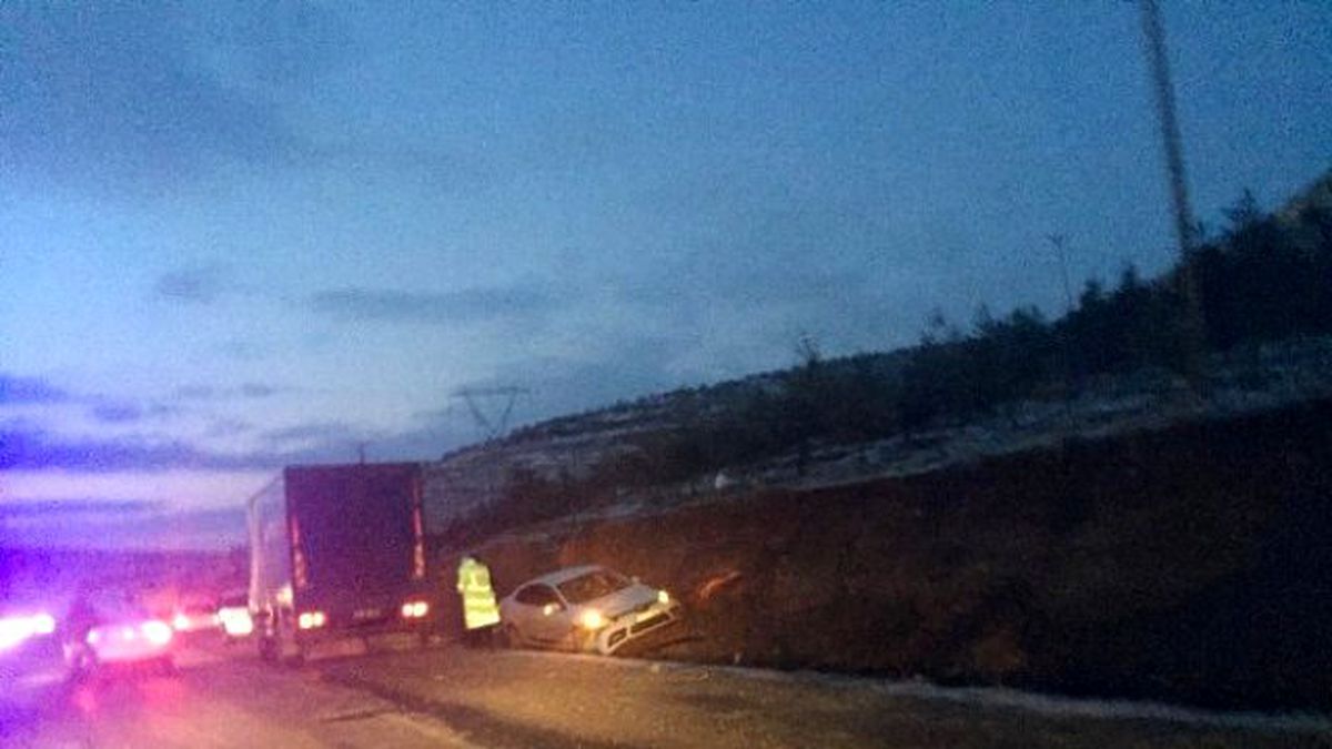 Buzlanma Nedeniyle Onlarca Araç Kaza Yaptı