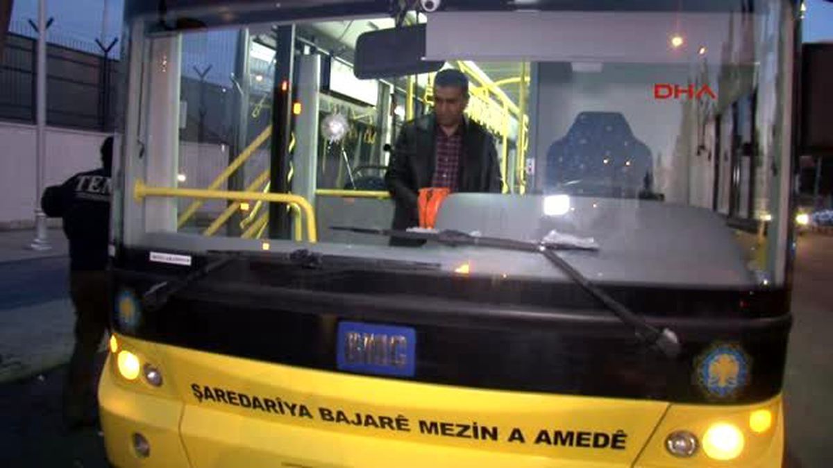 Diyarbakır\'da 2 Halk Otobüsü Sefer Esnasında Kurşunlandı