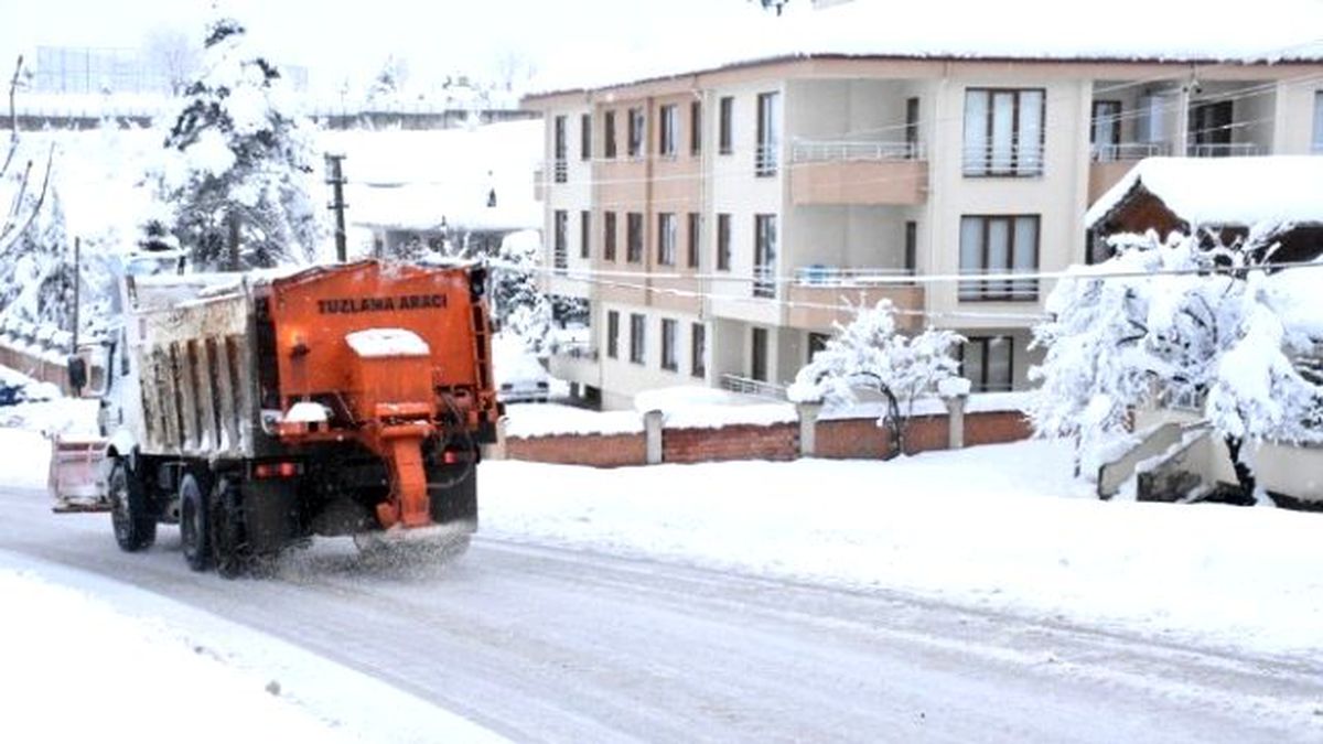 Düzce\'de Kar Yağışı Sona Erene Kadar Çalışılacak