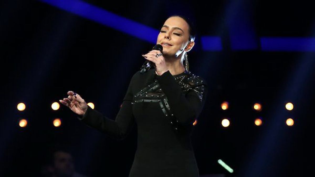 Ebru Gündeş Özgecan Aslan İçin Söyledi, Stüdyo Gözyaşına Boğuldu