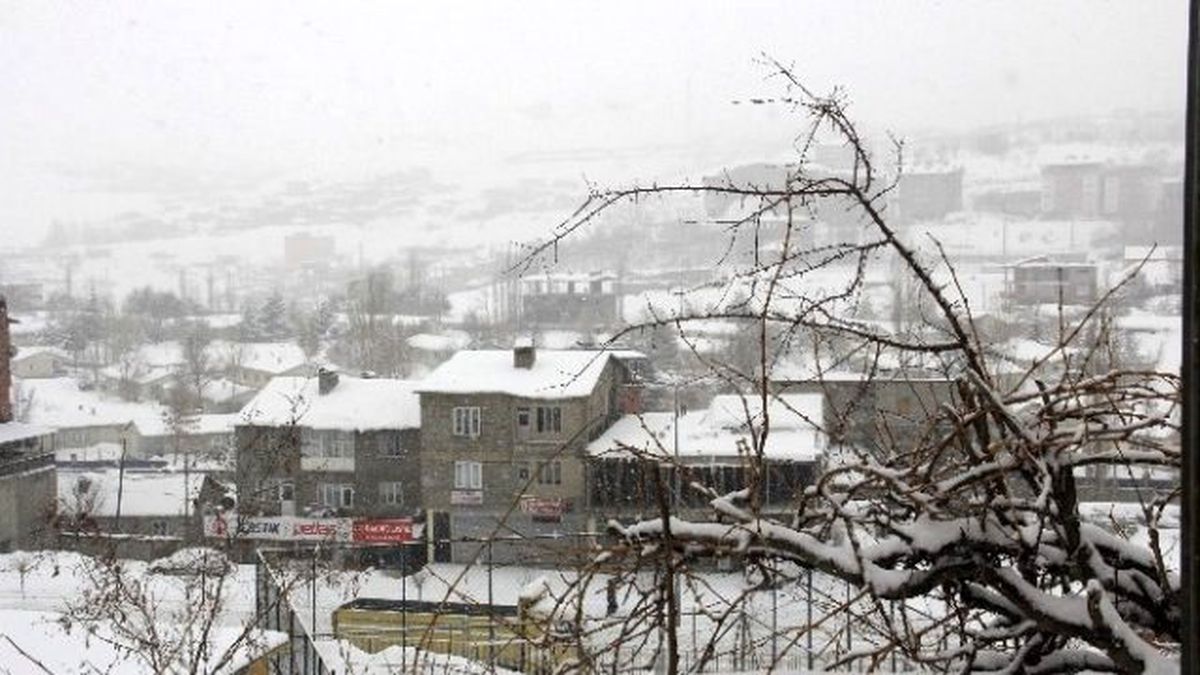 Hakkari\'de 112 Köy ile 373 Mezra Yolu Ulaşıma Kapandı
