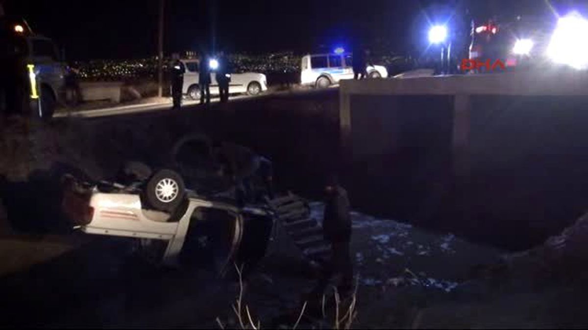 Kahramanmaraş\'ta Kamyonet Dereye Devrildi: 1 Ölü, 4 Yaralı