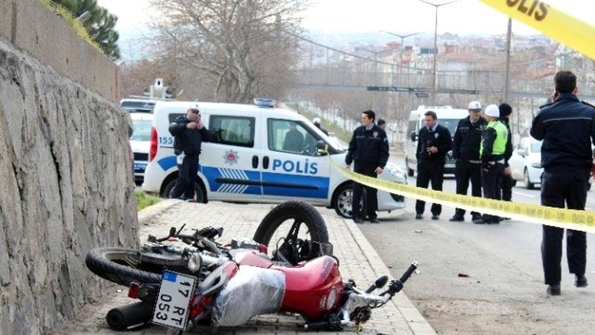 Kaldırıma Çarparak Düşen Motosiklet Sürücüsü Öldü