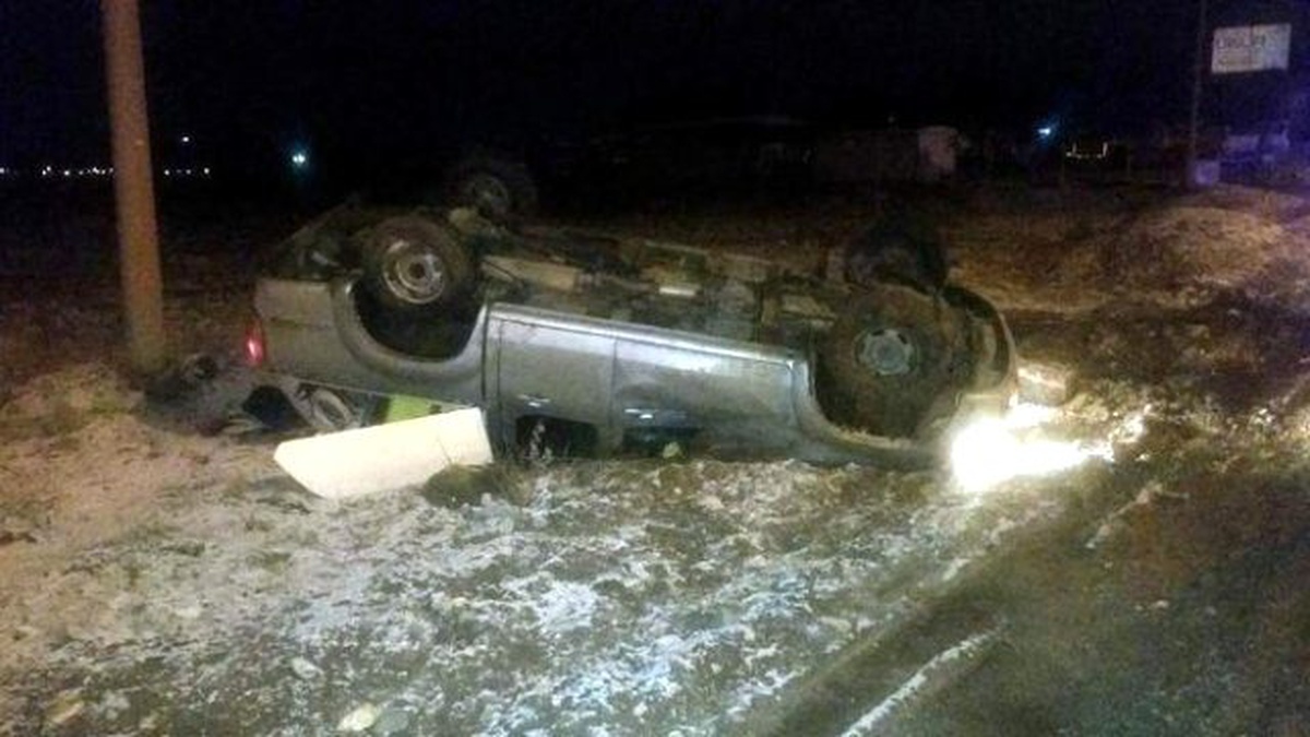 Kamyonet Buzlu Yolda Kayıp Takla Attı