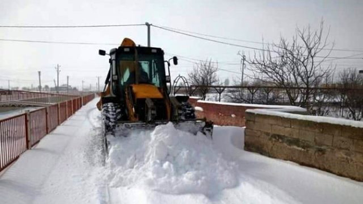 Kaymaklı\'da Kar Temizleme Çalışmaları Yapılıyor