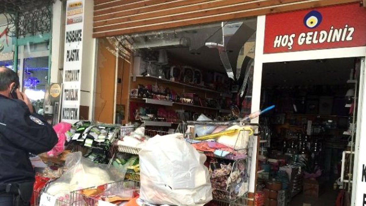 Kocaeli\'de Kırtasiyede Patlama: 2 Yaralı