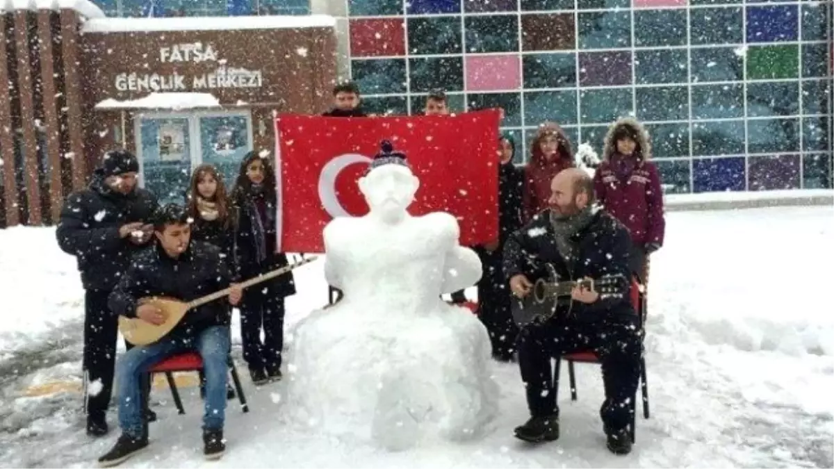 Öğrenciler Kardan Seyit Onbaşı Büstü Yaptı