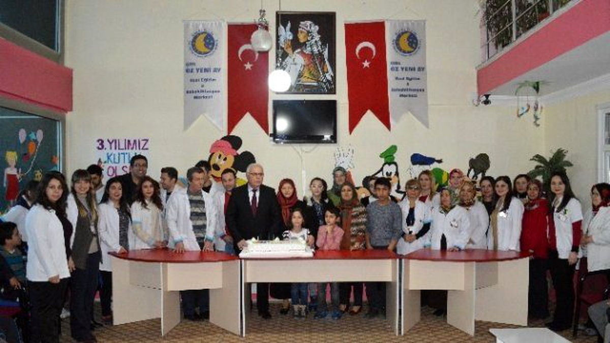 Öz Yeni Ay 3\'ncü Yaşını Coşkuyla Kutladı
