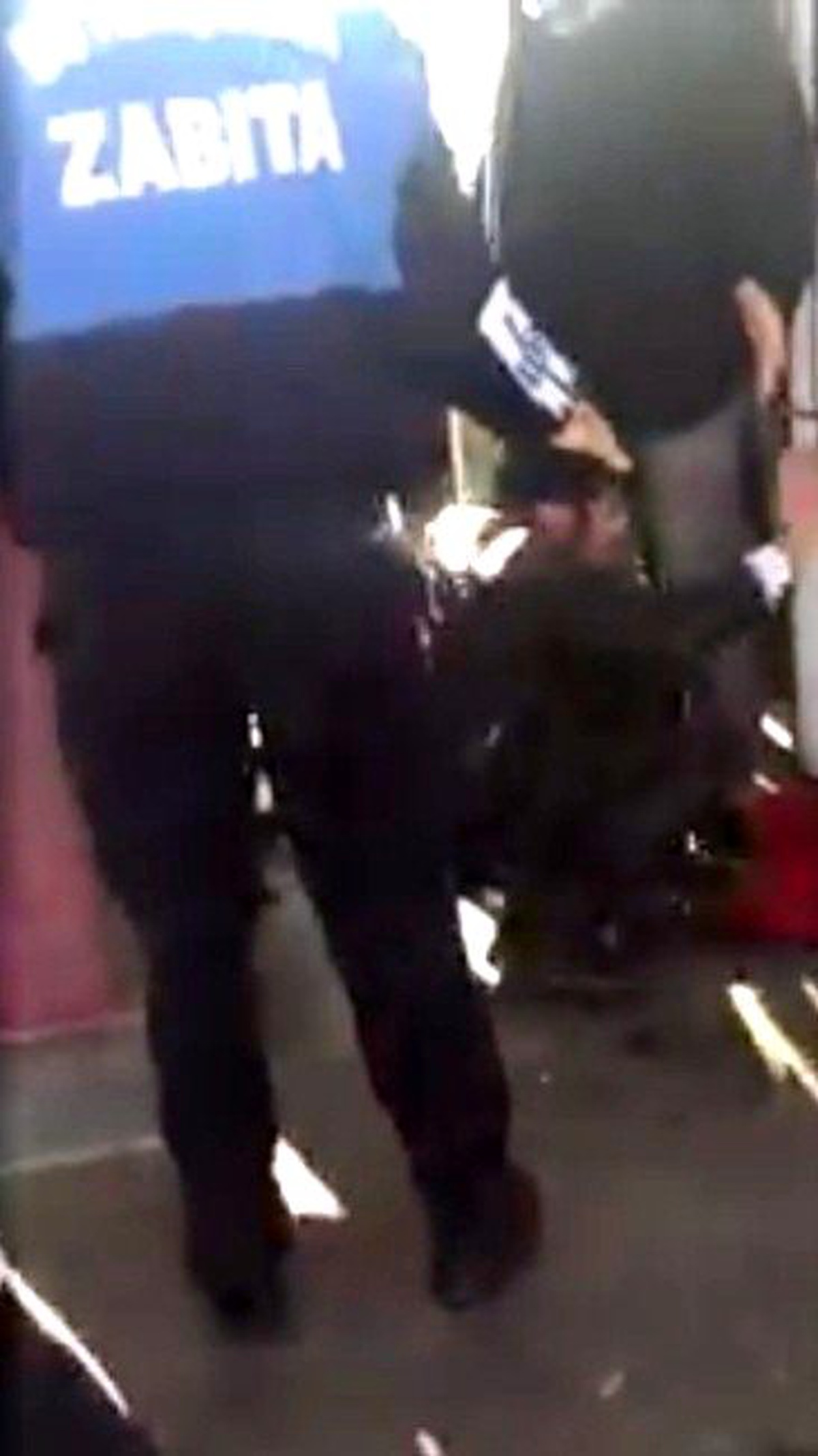 PKK Lehine Slogan Attığı İddia Edilen İki Kişiyi Linçten Polis Kurtardı