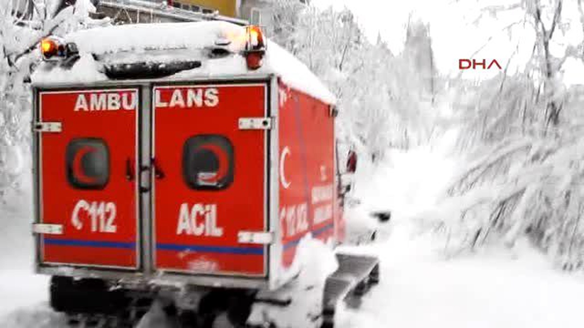 Rize?de Böbrek Hastası Paletli Kar Ambulansı ile Kurtarıldı