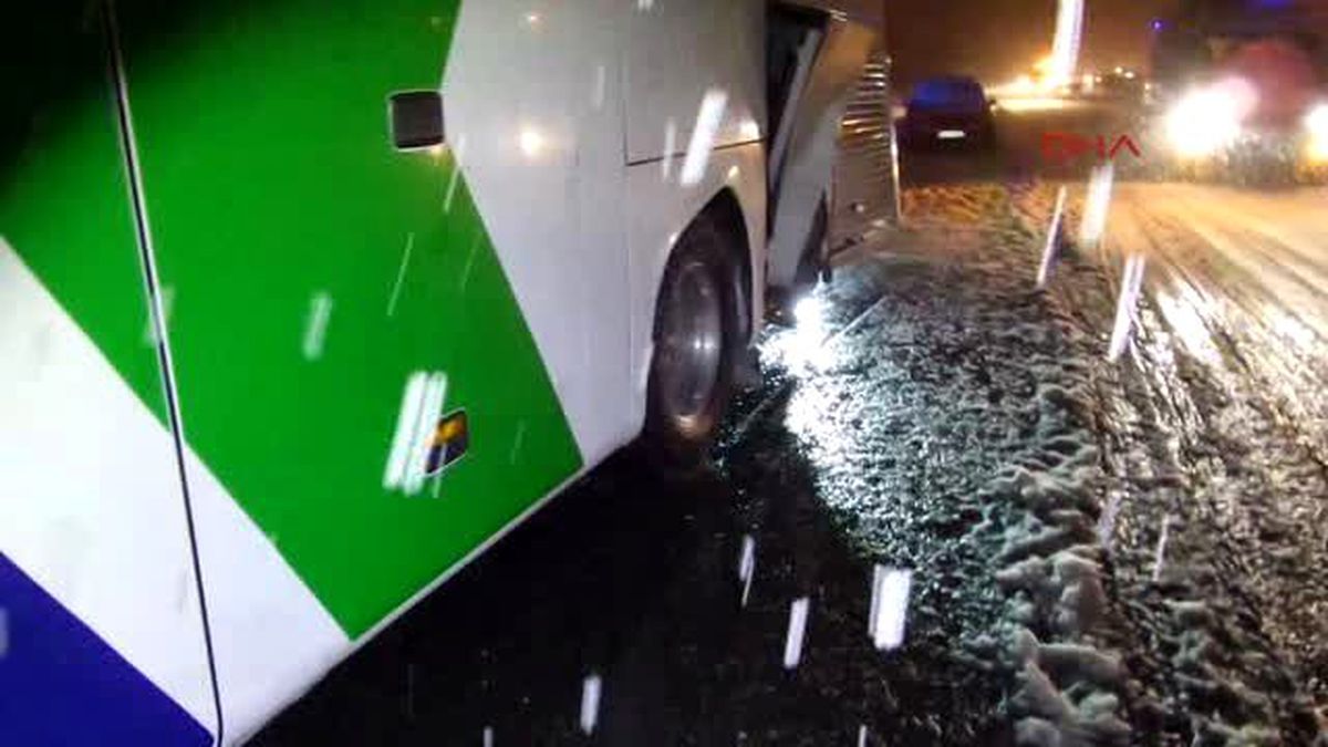 Sakarya- Sapanca\'da 9 Araç Birbirine Girdi 5 Yaralı