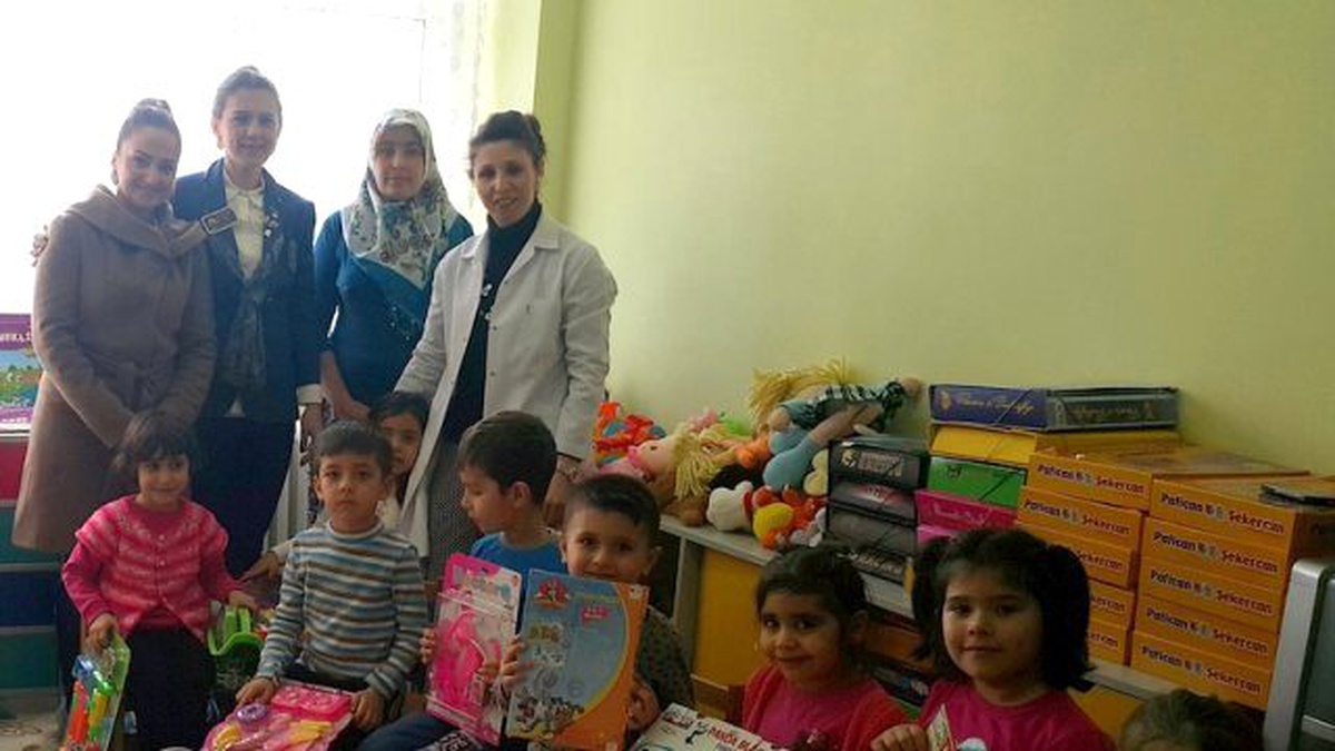 Salihli Sardes Rotaract Kulübü\'nden Karne Hediyesi