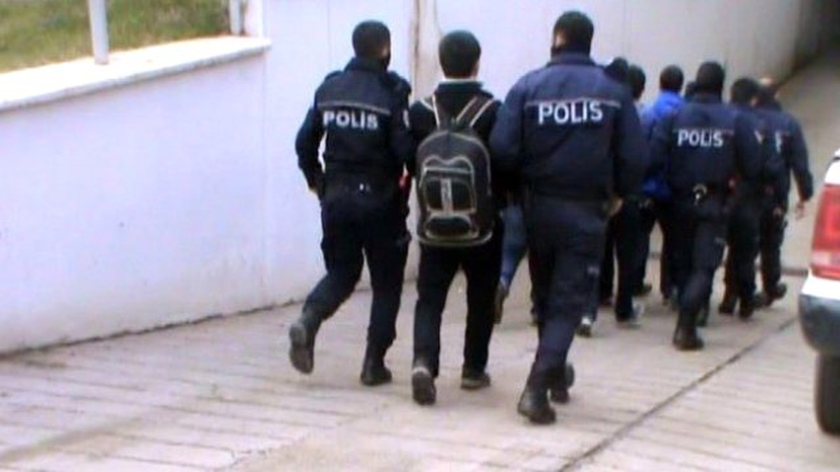 Suriye\'ye Geçmek İsteyen 13 Daeş Militanı Yakalandı