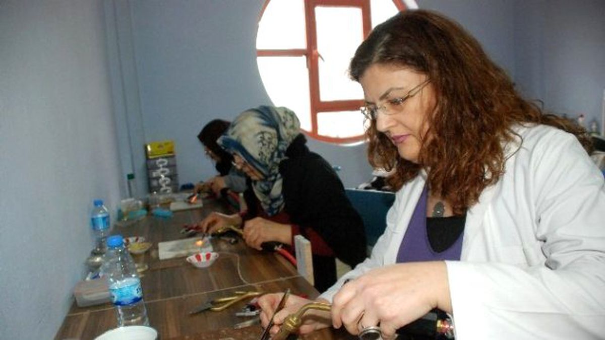 Tokatlı Hanımlara Gümüş İşlemeciliği Kursu